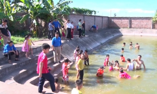 Huyện đoàn Ân Thi tổ chức dạy bơi miễn phí cho 200 thanh thiếu nhi