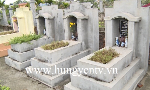 Nhiều ngôi mộ ở thôn Ông Tố, thị trấn Yên Mỹ bị phá hoại