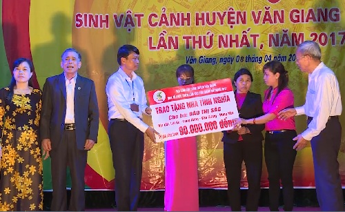 Hội sinh vật cảnh Văn Giang trao nhà tình nghĩa
