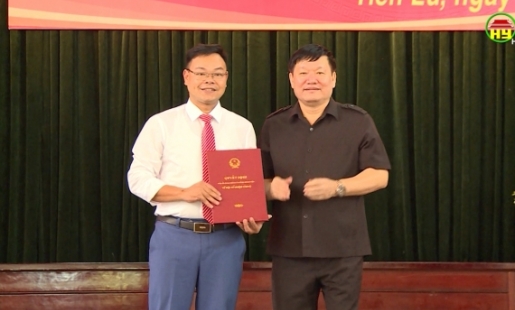 Chủ tịch UBND tỉnh trao quyết định nhân sự tại huyện Tiên Lữ
