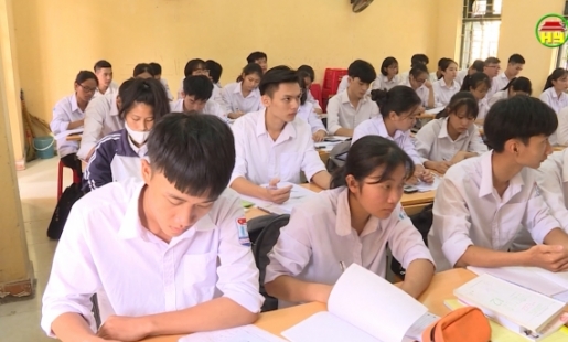 Điểm chuẩn đại học tăng cao, nhiều hướng xét tuyển cho các em học sinh.