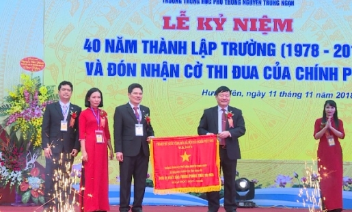 Trường THPT Nguyễn Trung Ngạn, Ân Thi tổ chức kỷ niệm 40 năm thành lập và đón Cờ thi đua của Chính phủ