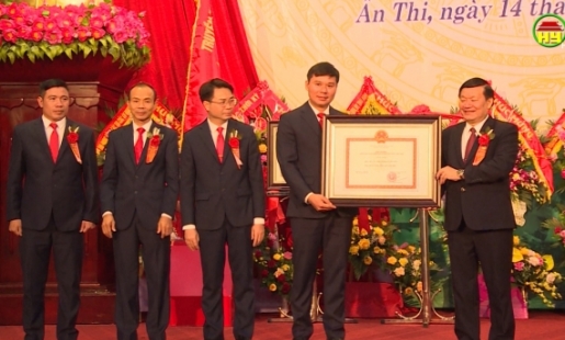  Ân Thi đón Bằng công nhận huyện đạt chuẩn nông thôn mới và Huân chương Lao động hạng Ba