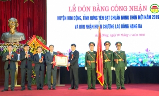 Huyện Kim Động đón bằng công nhận huyện Nông thôn mới và đón nhận Huân chương lao động hạng III.