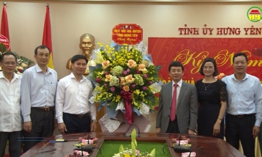 Phó Bí thư Tỉnh ủy chúc mừng Ngày Nhà giáo Việt Nam tại Trường Chính trị Nguyễn Văn Linh
