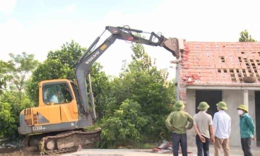 Xử lý vi phạm trên đất nông nghiệp - xã nể nang, dân còn điểm tỳ. 