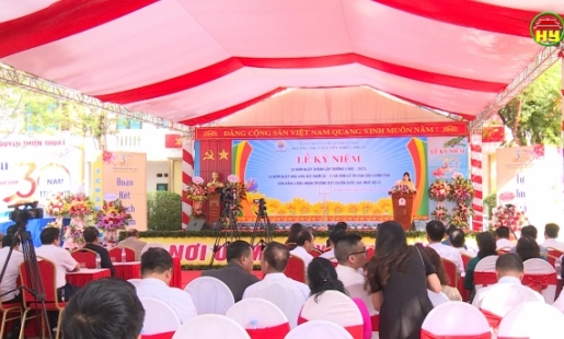 Trường THCS Nguyễn Thiện Thuật đón nhận Cờ thi đua của Chính Phủ