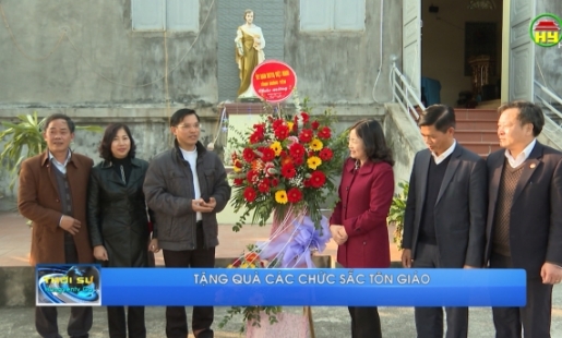 Tặng quà các chức sắc tôn giáo 