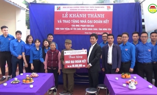 Trao tặng nhà đại đoàn kết cho các gia đình chính sách, khó khăn tại Khoái Châu và Kim Động