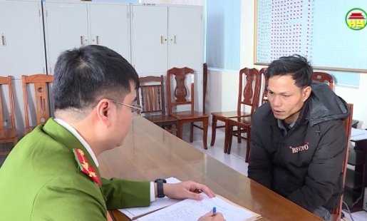 Bắt đối tượng tàng trữ pháo nổ