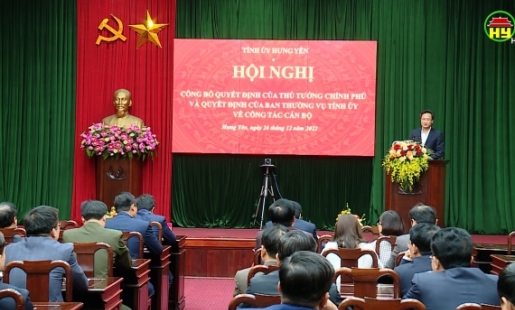 Công bố quyết định về công tác cán bộ 