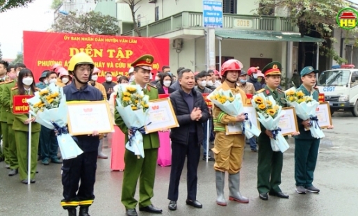 Văn Lâm diễn tập PCCC