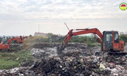 Xử lý bãi rác tồn đọng tại xã Nghĩa Trụ, huyện Văn Giang