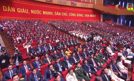 Các Đại biểu thảo luận tại hội trường, góp ý dự thảo văn kiện