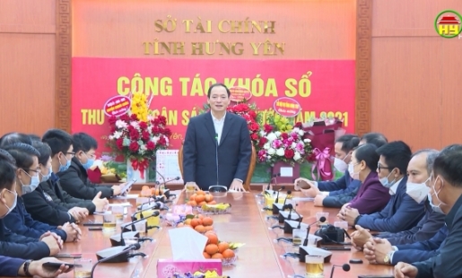 Chủ tịch UBND tỉnh kiểm tra công tác chốt sổ tài chính và thu ngân sách tại Kho Bạc