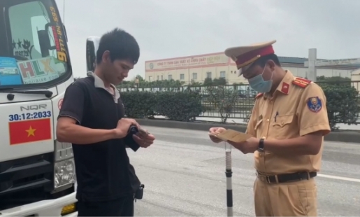 Hưng Yên xử phạt 75 vi phạm trật tự ATGT trong 3 ngày nghỉ Tết Dương lịch
