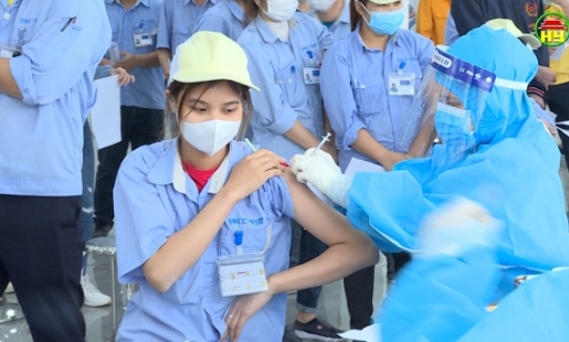 Tiêm mũi 3 cho công nhân, giải pháp lâu dài phòng dịch