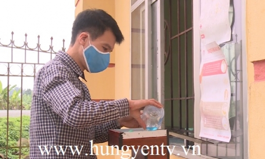 Thầy giáo Lưu Văn Mong, trường THPT Minh Châu chế tạo thành công máy sát khuẩn tự động