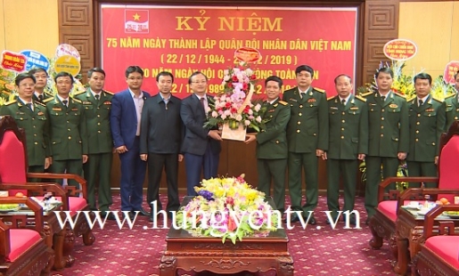 Bí thư Tỉnh ủy chúc mừng cán bộ, chiến sỹ Bộ Chỉ huy Quân sự tỉnh 