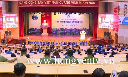 Giáo sư Hoàng Chí Bảo nói chuyện với thanh niên Hưng Yên về 