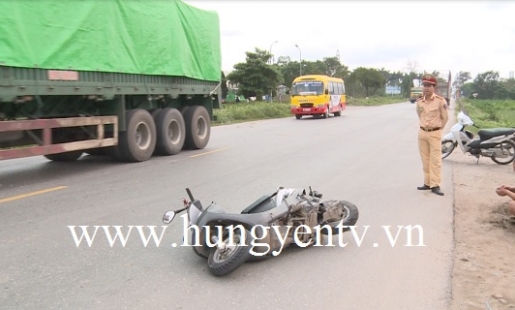 Yên Mỹ: Mô tô va chạm xe tải khiến một người bị thương nặng