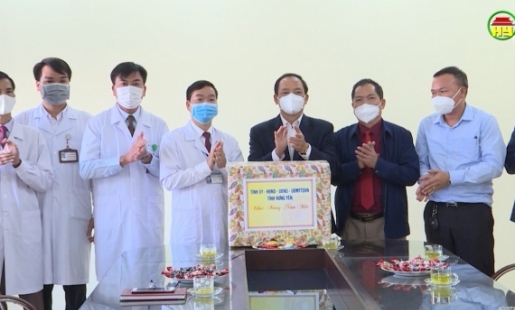 Chủ tịch UBND tỉnh tặng quà, chúc Tết một số đơn vị