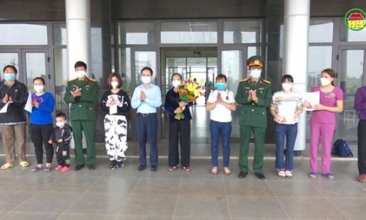 Yên Mỹ: Trao 176 giấy chứng nhận cho các công dân hoàn thành cách ly tập trung.