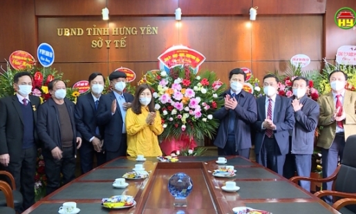 Đồng chí Phó Bí thư thường trực Tỉnh ủy, Chủ tịch HDND tỉnh chúc mừng ngày Thầy thuốc Việt Nam 
