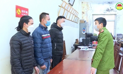 Công an huyện Văn Giang khẩn trương làm rõ các đối tượng đổ chất bẩn vào nhà dân