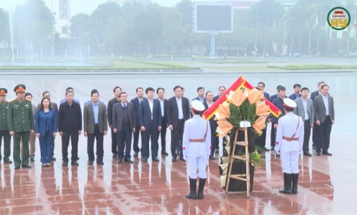 Lãnh đạo tỉnh Hưng Yên dâng hương, dâng hoa tại Nhà lưu niệm Bác Hồ, Tượng đài Tổng Bí thư Nguyễn Văn Linh và Đài tưởng niệm các anh hùng liệt sỹ