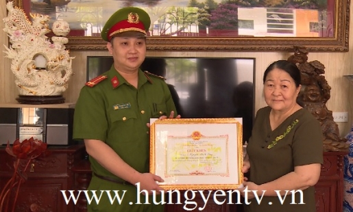 Bà Song ở thành phố Hưng Yên nhặt được 50 triệu đồng, trả người đánh mất