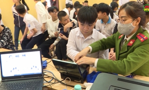 Công an Hưng Yên tập trung cấp thẻ căn cước gắn chíp cho công dân