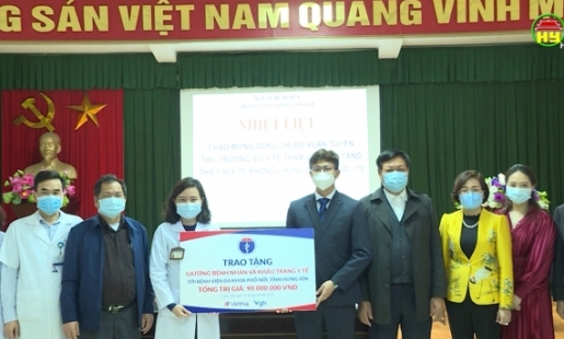 Đồng chí Đỗ Xuân Tuyên – Thứ trưởng Bộ Y tế  trao tặng 1 số thiết bị y tế phòng chống dịch Covid - 19 cho Bệnh viện Đa khoa Phố Nối