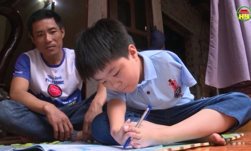 Em Nguyễn Văn Tài học sinh khuyết tật nỗ lực vượt khó học giỏi