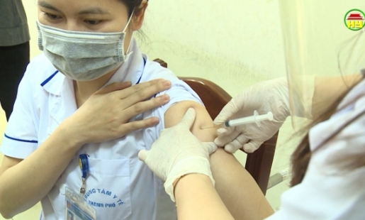 Hưng Yên: Ngày đầu tiên tiêm vắc xin Covid - 19 diễn ra an toàn