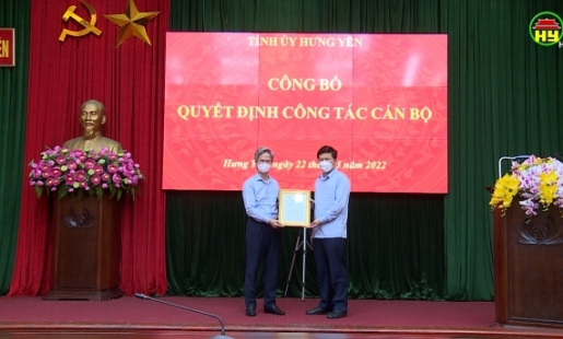 Công bố quyết định công tác cán bộ