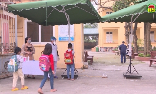 Học sinh Hưng Yên phấn khởi đi học trở lại