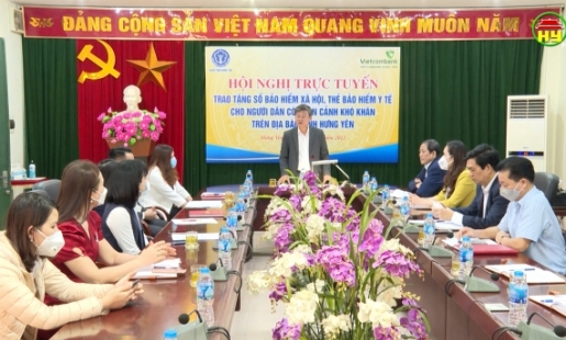 Người có hoàn cảnh khó khăn ở Hưng Yên được tặng sổ BHXH, thẻ BHYT