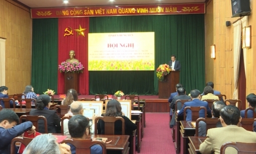 Tiếp tục xây dựng và phát triển văn học, nghệ thuật trong thời kỳ mới