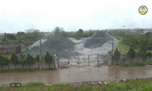 Tập kết trái phép vật liệu trên đất nông nghiệp