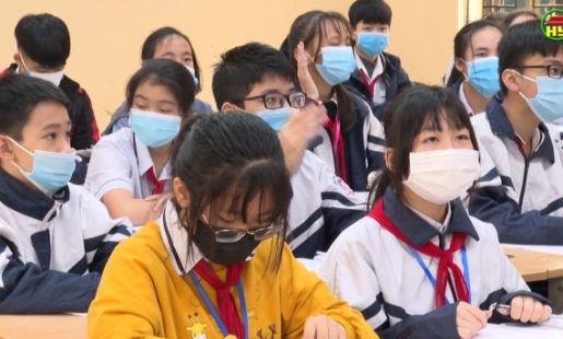 Cận thị học đường gia tăng và có xu hướng trẻ hoá