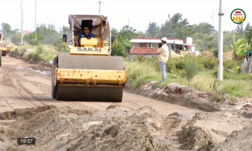 Các tuyến đường trục trong khu kinh tế chậm tiến độ 