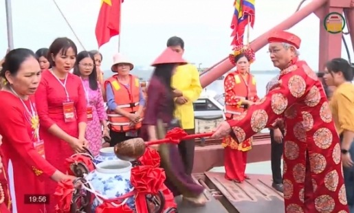 Linh thiêng nghi thức rước nước