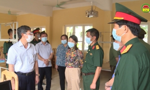 Đồng chí Phó chủ tịch UBND tỉnh kiểm tra chốt kiểm dịch, khu cách ly