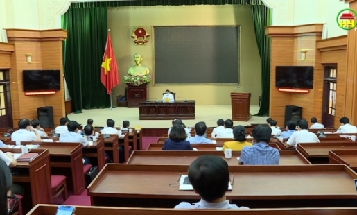 UBND tỉnh họp với các thành viên 