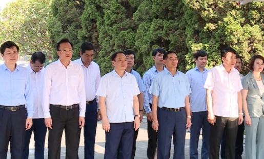 Dâng hương, dâng hoa kỷ niệm 133 năm ngày sinh Chủ tịch Hồ Chí Minh