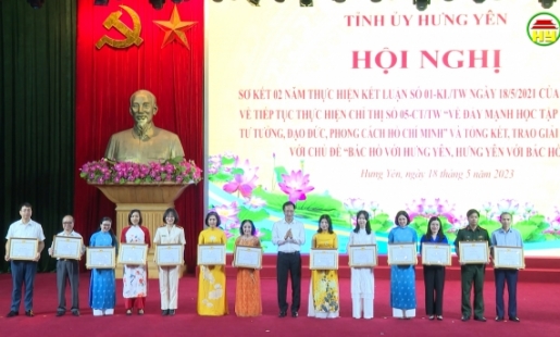 Trao giải cuộc thi viết 