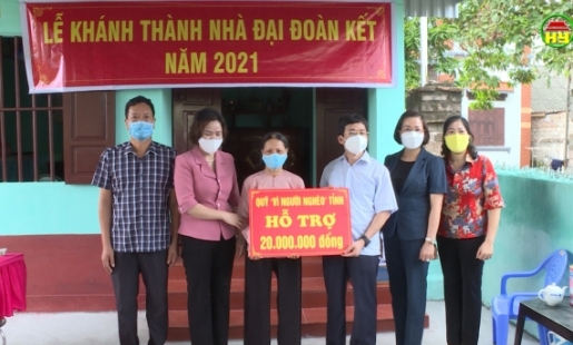 Phó Bí thư Thường trực Tỉnh ủy Nguyễn Duy Hưng dự khánh thành và trao nhà Đại đoàn kết tại huyện Khoái Châu và thị xã Mỹ Hào