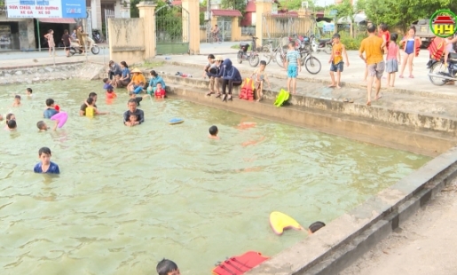 Xã Nhật Quang cải tạo ao và dạy bơi miễn phí cho trẻ em