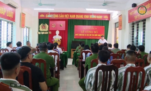Công bố và trao quyết định đặc xá cho phạm nhân 